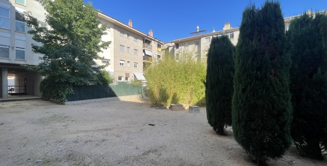 APPARTEMENT AVEC 3 CHAMBRES ET PARKING INCLUS À FONTAJAU