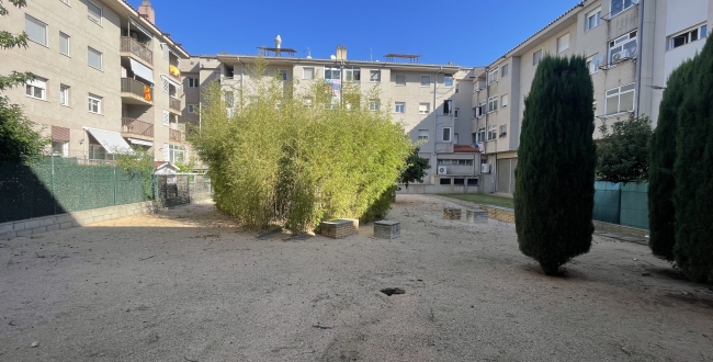 APPARTEMENT AVEC 3 CHAMBRES ET PARKING INCLUS À FONTAJAU