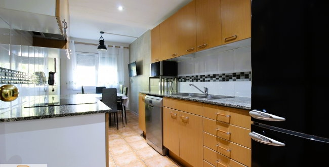 APPARTEMENT AVEC 3 CHAMBRES ET PARKING INCLUS À FONTAJAU