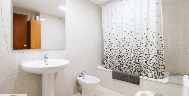 APPARTEMENT AVEC 3 CHAMBRES ET PARKING INCLUS À FONTAJAU