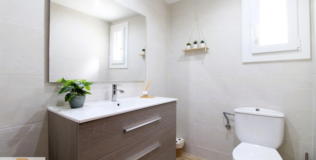 APPARTEMENT AVEC 3 CHAMBRES ET PARKING INCLUS À FONTAJAU
