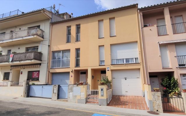 MAISON DE VILLE AVEC 4 CHAMBRES ET PATIO À LA BISBAL D'EMPORDÀV