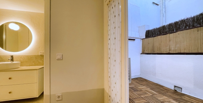 PISO DE 1 HABITACIÓN, COCINA Y COMEDOR CONCEPTO MODERNO, CON PATIO INTERIOR. RECIENTE REFORMADO CON MUEBLES Y ELECTRODOMÉSTICOS EN EL BARRI VELL DE GIRONA. ALQUILER DE TEMPORDADA