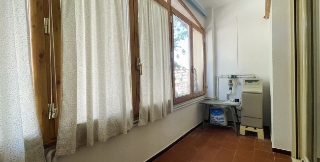 CASA ADOSSADA REFORMADA ALS ANYS 2000 AMB GRANS HABITACIONS I GALERIES A PALAFRUGELL