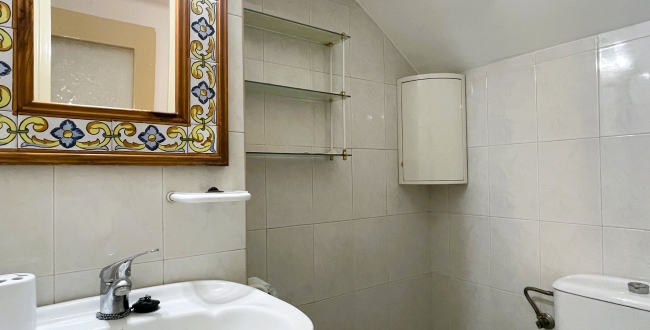 CASA ADOSSADA REFORMADA ALS ANYS 2000 AMB GRANS HABITACIONS I GALERIES A PALAFRUGELL