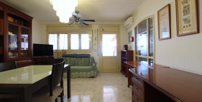 CASA ADOSSADA REFORMADA ALS ANYS 2000 AMB GRANS HABITACIONS I GALERIES A PALAFRUGELL