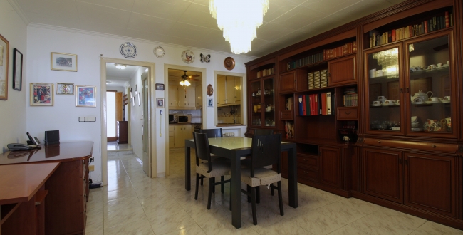 CASA ADOSSADA REFORMADA ALS ANYS 2000 AMB GRANS HABITACIONS I GALERIES A PALAFRUGELL