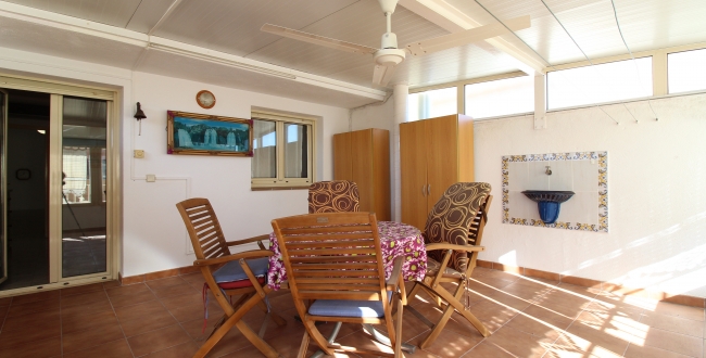CASA ADOSSADA REFORMADA ALS ANYS 2000 AMB GRANS HABITACIONS I GALERIES A PALAFRUGELL