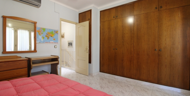 CASA ADOSSADA REFORMADA ALS ANYS 2000 AMB GRANS HABITACIONS I GALERIES A PALAFRUGELL