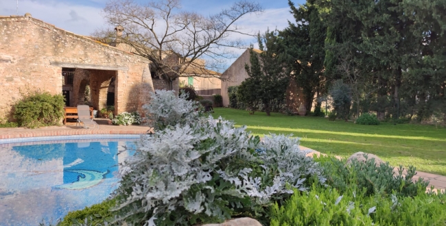 FERME ORIGINALE DU 14ème - 15ème SIÈCLE EN PARFAIT ÉTAT DE CONSERVATION À VILADAMAT