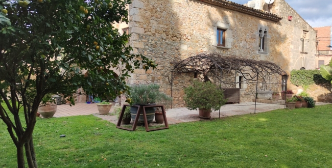 FERME ORIGINALE DU 14ème - 15ème SIÈCLE EN PARFAIT ÉTAT DE CONSERVATION À VILADAMAT