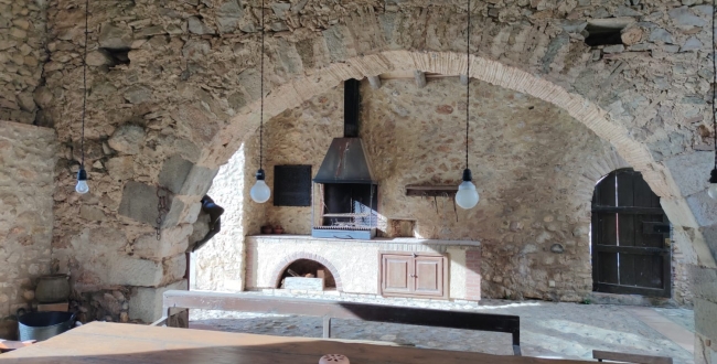 FERME ORIGINALE DU 14ème - 15ème SIÈCLE EN PARFAIT ÉTAT DE CONSERVATION À VILADAMAT
