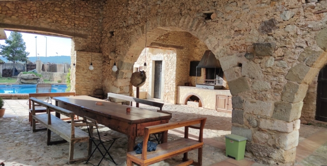 FERME ORIGINALE DU 14ème - 15ème SIÈCLE EN PARFAIT ÉTAT DE CONSERVATION À VILADAMAT