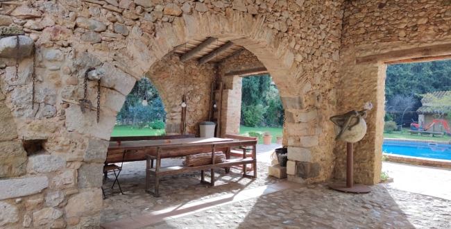 FERME ORIGINALE DU 14ème - 15ème SIÈCLE EN PARFAIT ÉTAT DE CONSERVATION À VILADAMAT