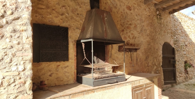 FERME ORIGINALE DU 14ème - 15ème SIÈCLE EN PARFAIT ÉTAT DE CONSERVATION À VILADAMAT