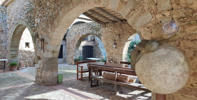 FERME ORIGINALE DU 14ème - 15ème SIÈCLE EN PARFAIT ÉTAT DE CONSERVATION À VILADAMAT