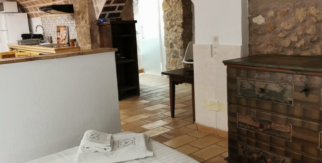 FERME ORIGINALE DU 14ème - 15ème SIÈCLE EN PARFAIT ÉTAT DE CONSERVATION À VILADAMAT