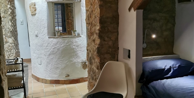 FERME ORIGINALE DU 14ème - 15ème SIÈCLE EN PARFAIT ÉTAT DE CONSERVATION À VILADAMAT