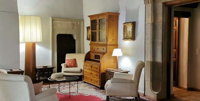 FERME ORIGINALE DU 14ème - 15ème SIÈCLE EN PARFAIT ÉTAT DE CONSERVATION À VILADAMAT