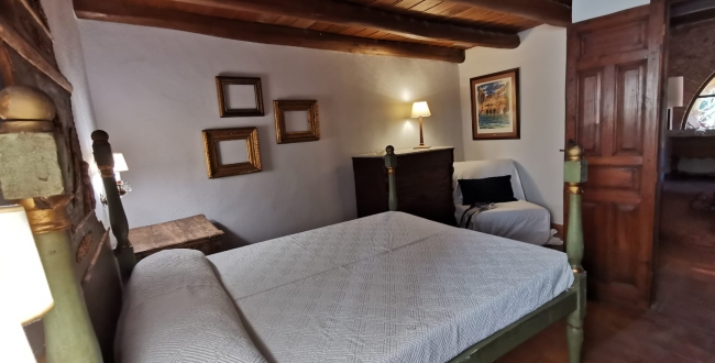 FERME ORIGINALE DU 14ème - 15ème SIÈCLE EN PARFAIT ÉTAT DE CONSERVATION À VILADAMAT