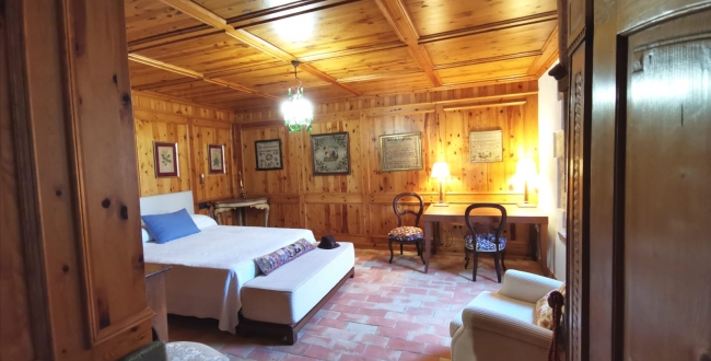 FERME ORIGINALE DU 14ème - 15ème SIÈCLE EN PARFAIT ÉTAT DE CONSERVATION À VILADAMAT