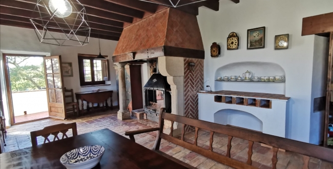 FERME ORIGINALE DU 14ème - 15ème SIÈCLE EN PARFAIT ÉTAT DE CONSERVATION À VILADAMAT