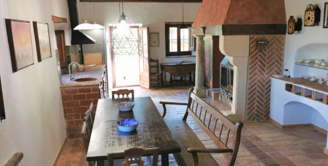 FERME ORIGINALE DU 14ème - 15ème SIÈCLE EN PARFAIT ÉTAT DE CONSERVATION À VILADAMAT