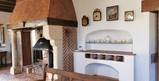 FERME ORIGINALE DU 14ème - 15ème SIÈCLE EN PARFAIT ÉTAT DE CONSERVATION À VILADAMAT