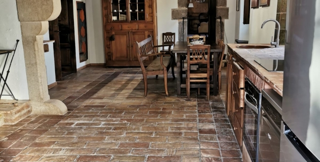 FERME ORIGINALE DU 14ème - 15ème SIÈCLE EN PARFAIT ÉTAT DE CONSERVATION À VILADAMAT