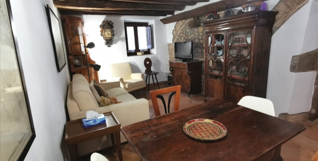 FERME ORIGINALE DU 14ème - 15ème SIÈCLE EN PARFAIT ÉTAT DE CONSERVATION À VILADAMAT