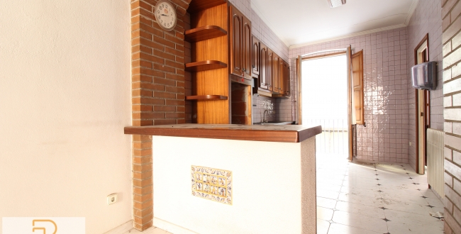 PISO DE GRANDES DIMENSIONES Y CARÁCTER EN EL BARRIO VELL DE GIRONA