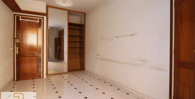 PISO DE GRANDES DIMENSIONES Y CARÁCTER EN EL BARRIO VELL DE GIRONA