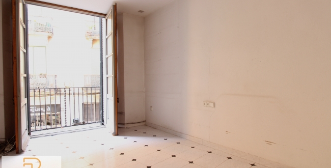 PISO DE GRANDES DIMENSIONES Y CARÁCTER EN EL BARRIO VELL DE GIRONA