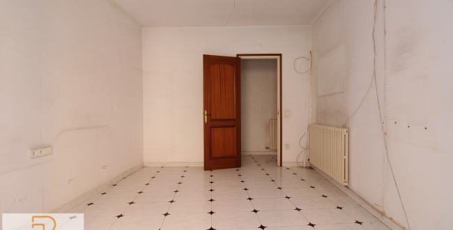 PISO DE GRANDES DIMENSIONES Y CARÁCTER EN EL BARRIO VELL DE GIRONA