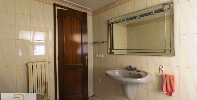 PISO DE GRANDES DIMENSIONES Y CARÁCTER EN EL BARRIO VELL DE GIRONA