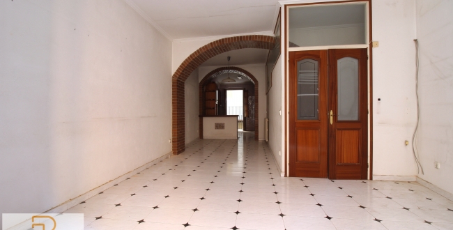 PISO DE GRANDES DIMENSIONES Y CARÁCTER EN EL BARRIO VELL DE GIRONA