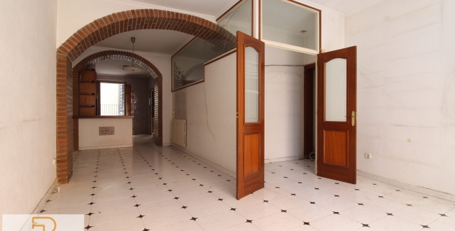 PISO DE GRANDES DIMENSIONES Y CARÁCTER EN EL BARRIO VELL DE GIRONA