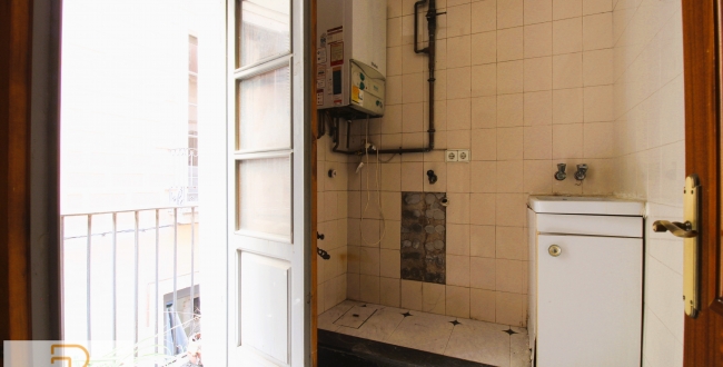 PISO DE GRANDES DIMENSIONES Y CARÁCTER EN EL BARRIO VELL DE GIRONA
