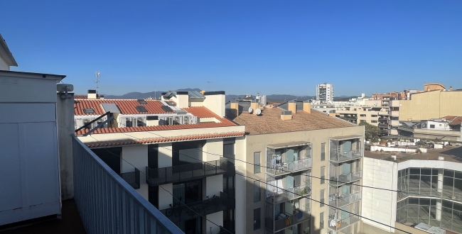 ÁTICO DE GRANDES DIMENSIONES Y CON TERRAZAS EN EIXAMPLE NORD GIRONA