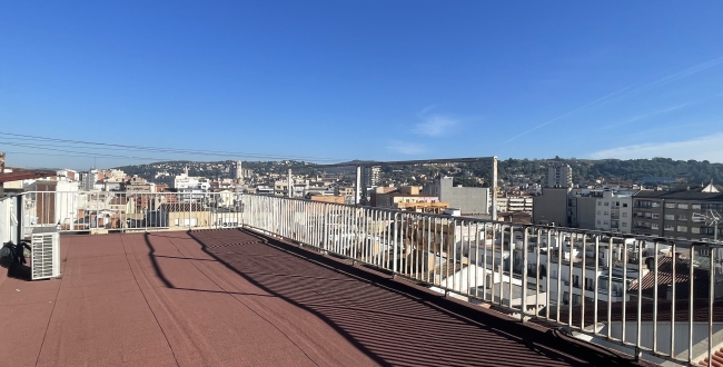 ÁTICO DE GRANDES DIMENSIONES Y CON TERRAZAS EN EIXAMPLE NORD GIRONA
