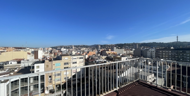 ÁTICO DE GRANDES DIMENSIONES Y CON TERRAZAS EN EIXAMPLE NORD GIRONA