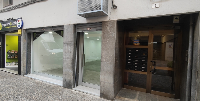 LOCAUX COMMERCIAUX RÉNOVÉS À VENDRE À ST. Jonquilles - GIRONA