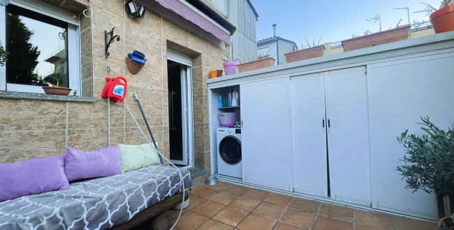 MAISON DE VILLE AVEC PIÈCES DE BONNES DIMENSIONS DANS LE VIEUX QUARTIER DU SEL