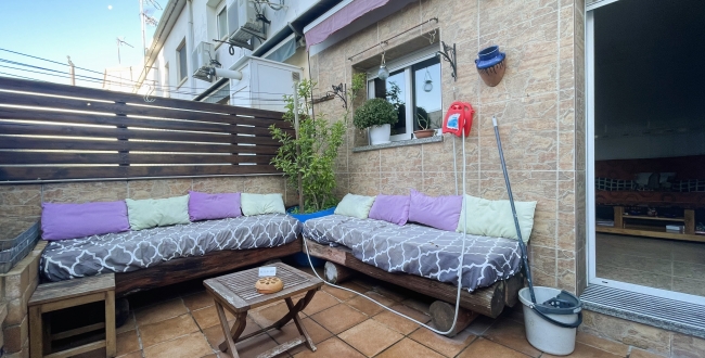 MAISON DE VILLE AVEC PIÈCES DE BONNES DIMENSIONS DANS LE VIEUX QUARTIER DU SEL
