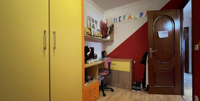 MAISON DE VILLE AVEC PIÈCES DE BONNES DIMENSIONS DANS LE VIEUX QUARTIER DU SEL