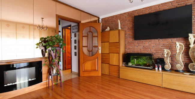 MAISON DE VILLE AVEC PIÈCES DE BONNES DIMENSIONS DANS LE VIEUX QUARTIER DU SEL