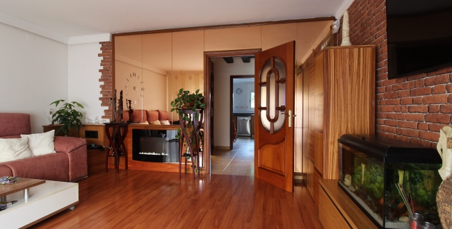 MAISON DE VILLE AVEC PIÈCES DE BONNES DIMENSIONS DANS LE VIEUX QUARTIER DU SEL