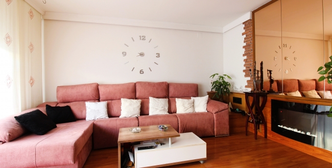 MAISON DE VILLE AVEC PIÈCES DE BONNES DIMENSIONS DANS LE VIEUX QUARTIER DU SEL