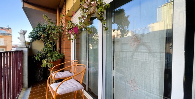 MAISON DE VILLE AVEC PIÈCES DE BONNES DIMENSIONS DANS LE VIEUX QUARTIER DU SEL