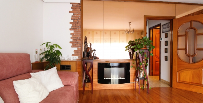 MAISON DE VILLE AVEC PIÈCES DE BONNES DIMENSIONS DANS LE VIEUX QUARTIER DU SEL